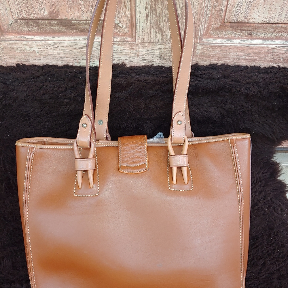 Dooney and Bourke Shoulder Bag - Picture 3 of 8